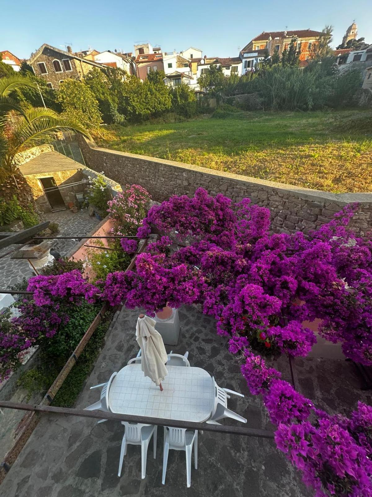 Vila Maison Des Amis Capraia Exteriér fotografie
